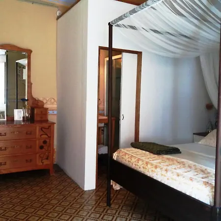 Gospodarstwo wiejskie Visit Priorat Lodging Wine Tourism *